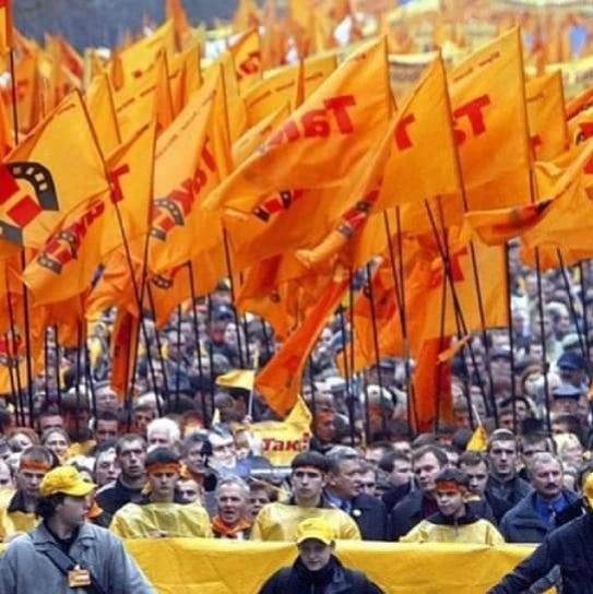 Мода барикад. Як одяг ставав голосом протесту в Україні і світі